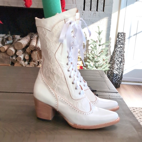 Oak Tree Farms Biddy White Lace Up Western Victorian Heel Boots Sz 9 NWOT - Picture 4 of 16